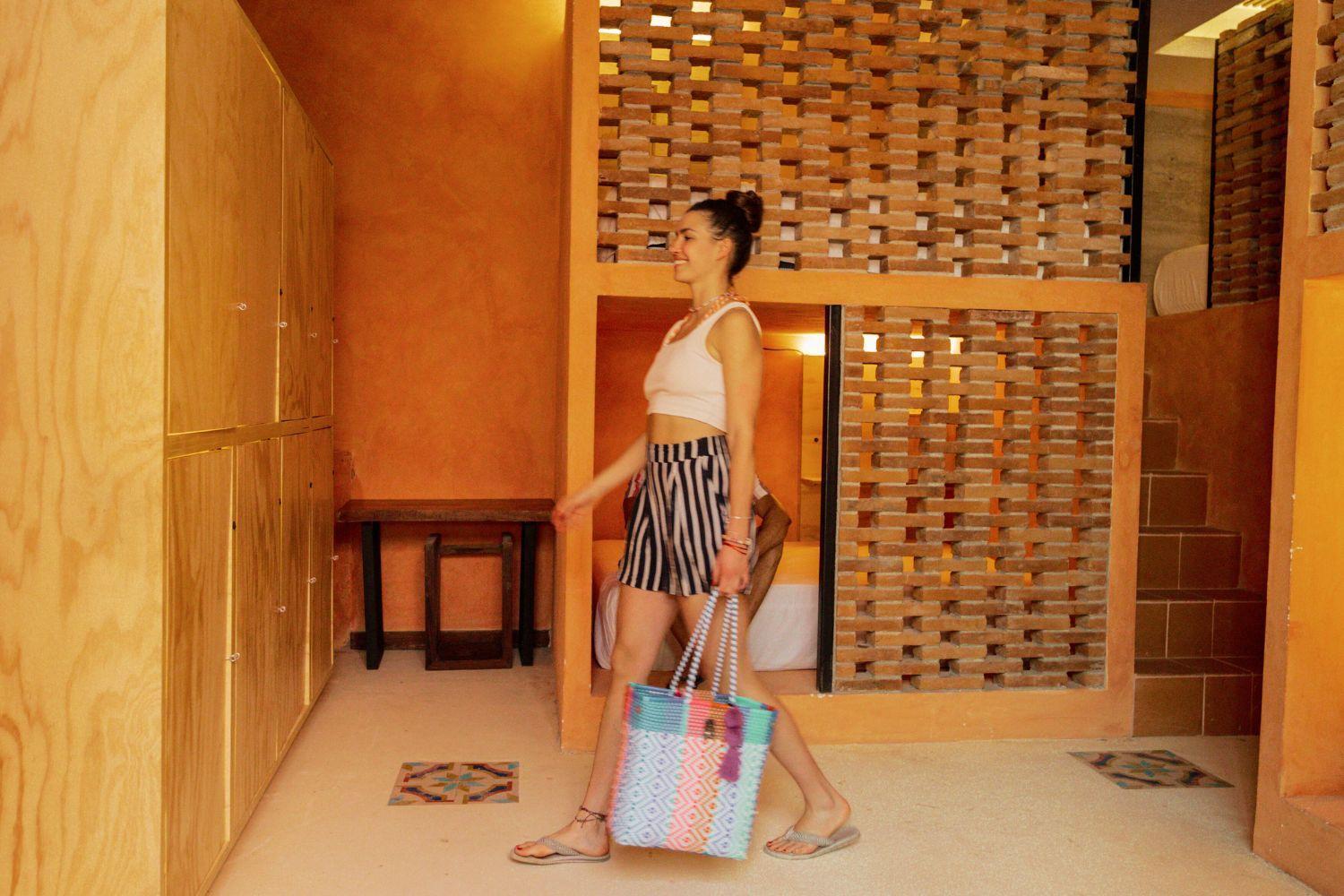 Casa Pepe Hotel Sayulita Kültér fotó A woman wearing a pair of shorts